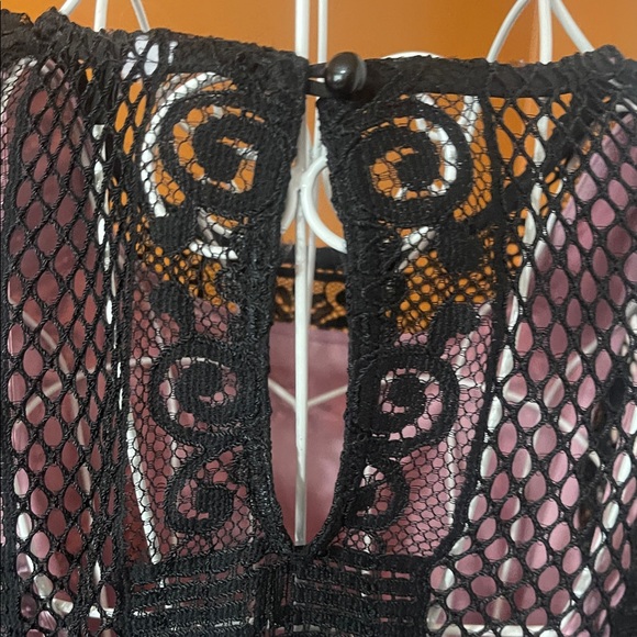 Nicole Miller Black Lace Top with Pink Underlay – Size L (Regular) - Picture 10 of 16